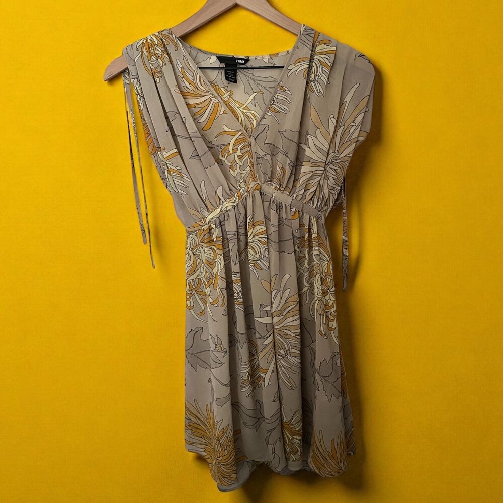 H&M Floral Boho V-Neck Mini Dress Sz 4 Beige Yellow Summer Casual Trendy